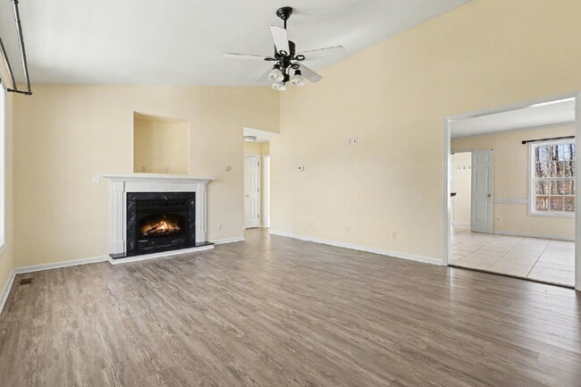 Foto del edificio - Private 1-Acre Retreat with Fenced Yard, Back Deck & Fireplace – No HOA