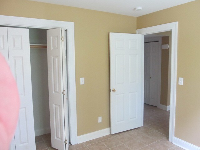 2 BEDROOMS W/CLOSETS - 62 Oak St