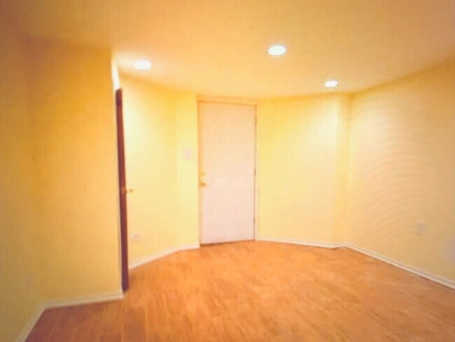 Foto del edificio - 1615 W Foster Ave