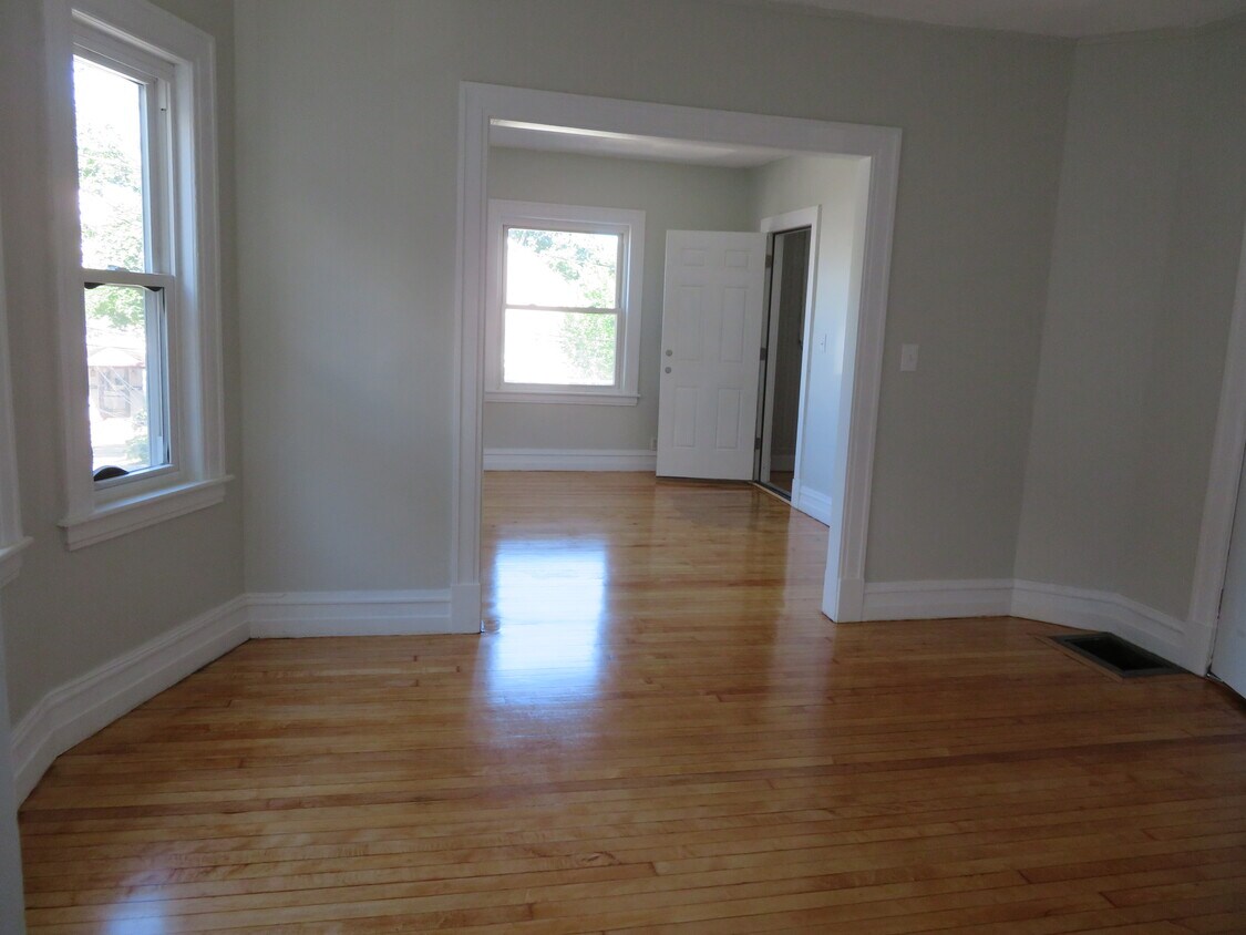 Foto del edificio - 696 Main St