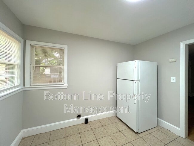 Building Photo - 2831 Parkway Ave