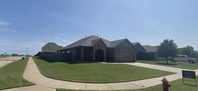 Building Photo - 7702 SW Franks Ct