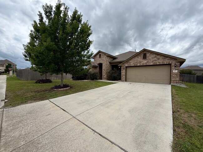Foto del edificio - 646 Ridge Lawn Dr