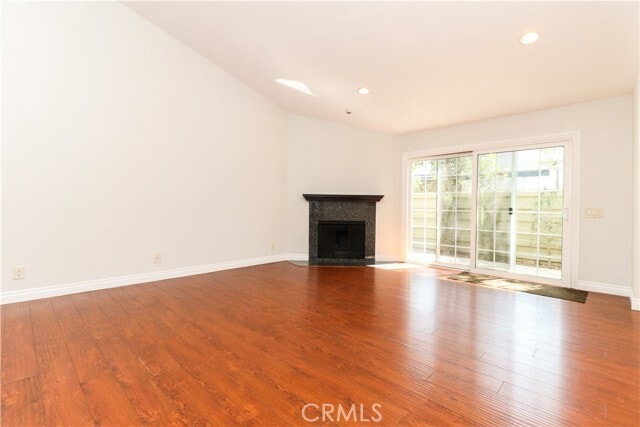 Foto del edificio - 541 Wayland Ct