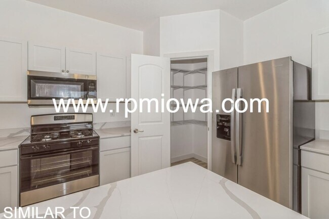 Foto del edificio - NEW CONSTRUCTION!! 4 Bed, 3 Bath Home in Urbandale