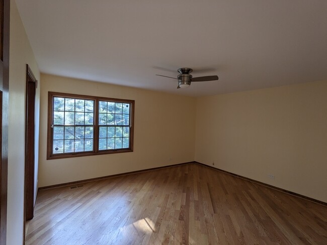 Building Photo - 604 Marseilles Cir