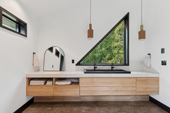 Foto del edificio - 172 E Many Lakes Dr