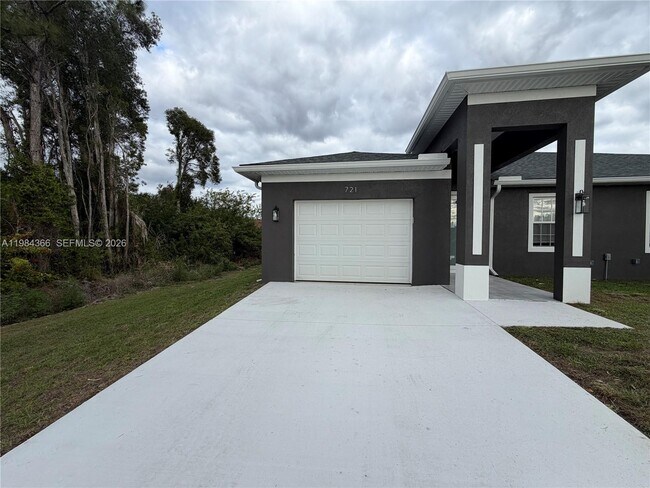 Building Photo - 721 Ivan Ave S