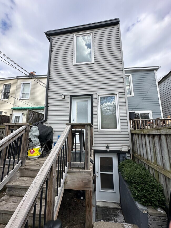 Building Photo - 102 Roseheath Av