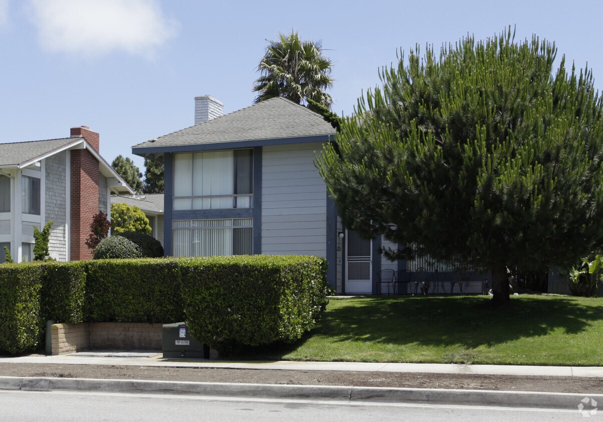 Building Photo - 33572 Street Of The Blue Lanter