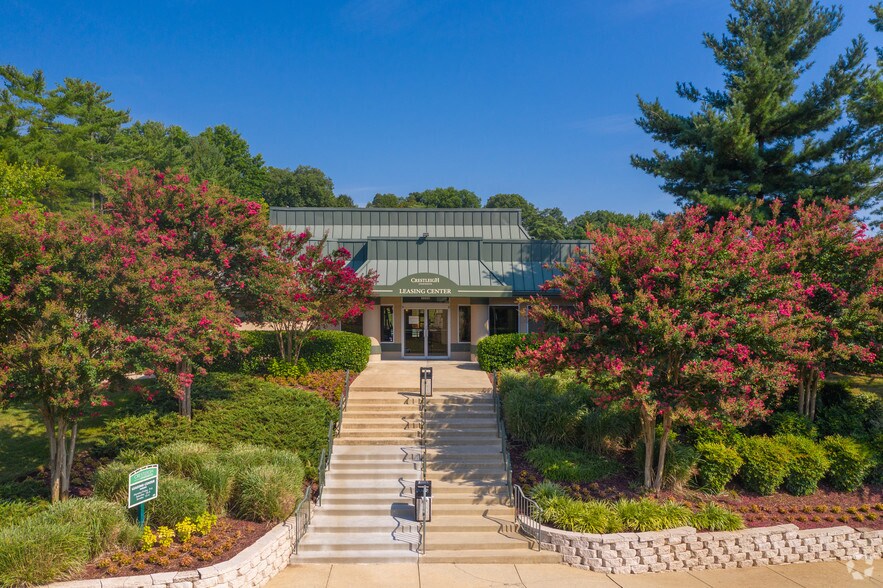 Crestleigh Apartments