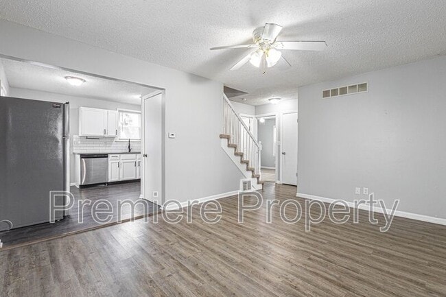 Building Photo - 3025 S Norwood Ave