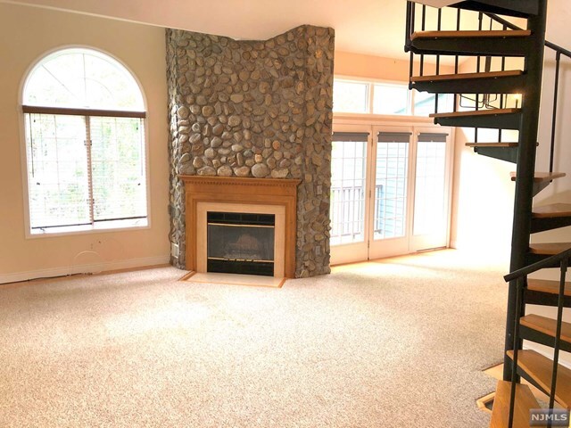 Building Photo - 193 Surrey Ct