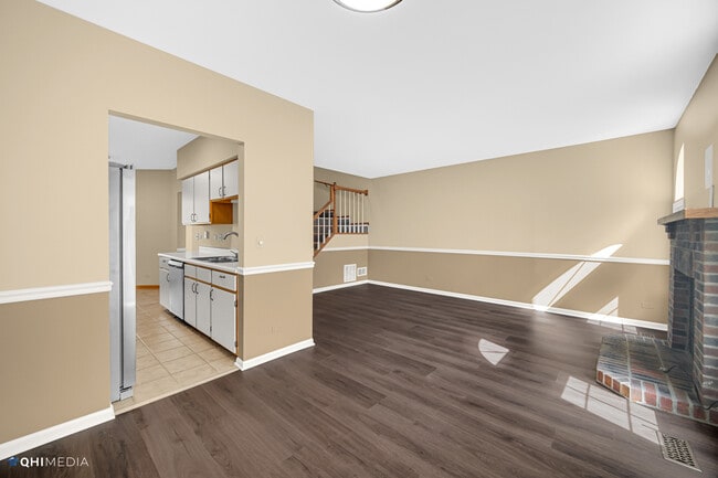 Building Photo - 1202 S Parkside Dr