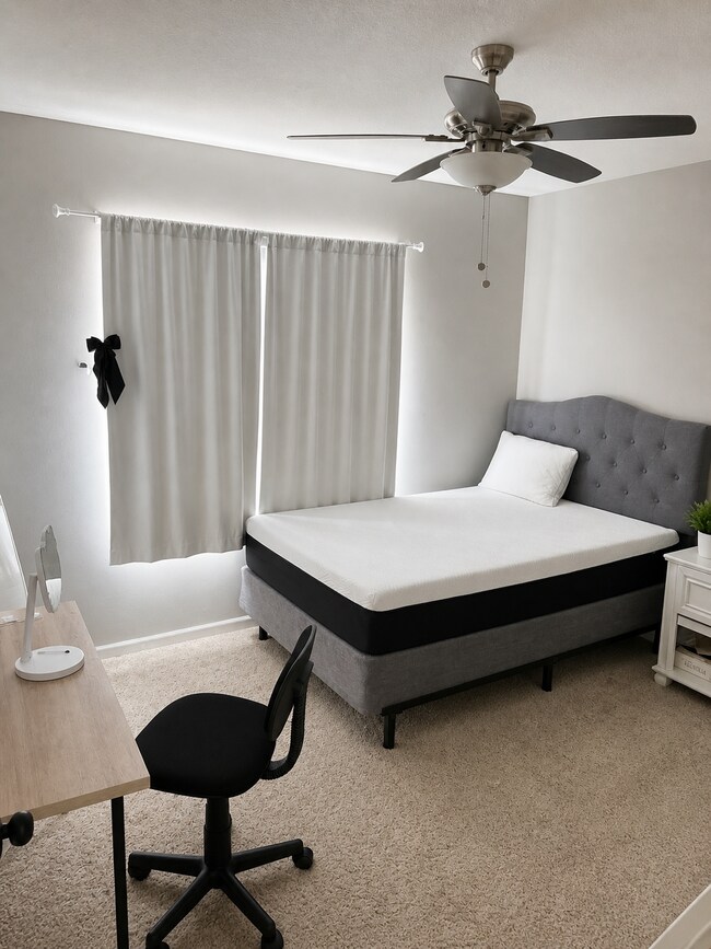 Foto del edificio - 8070 Haven View Dr