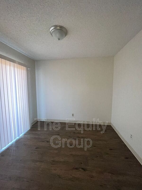 Building Photo - 807 Monarch Circle