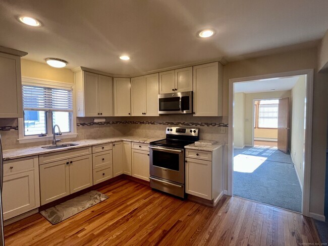 Building Photo - 31 Oenoke Pl