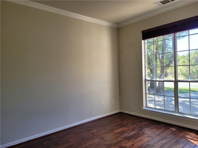 Building Photo - 2745 Lake Forest Dr