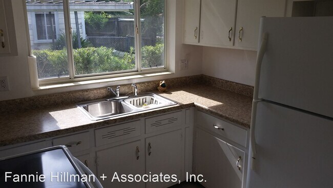 Building Photo - 2 br, 1 bath House - 2002 Killarney Dr