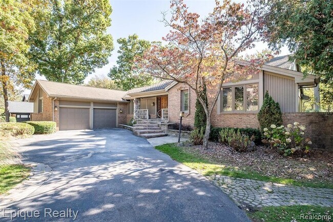 Foto del edificio - 135 W Hickory Grove Rd