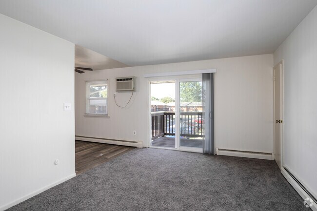 2 habitaciones, 1 baño - 780 pies cuadrados - Sala de estar - Country Club Apartments