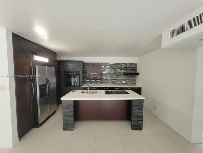 Building Photo - 2661 Riverside Dr