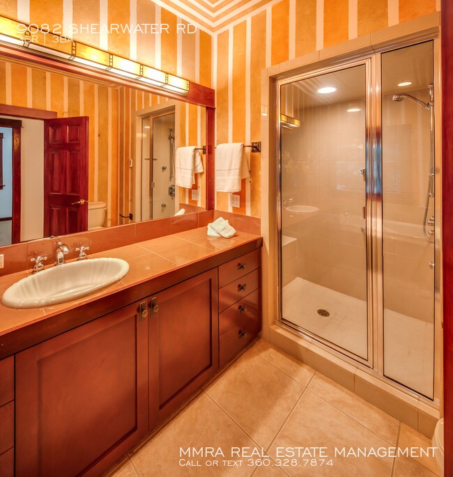 Building Photo - Luxury Semiahmoo Lodge-Like 3 Bedroom Home