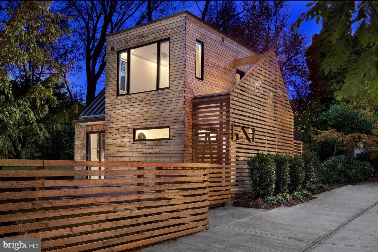 Primary Photo - 3705 Brandywine St NW