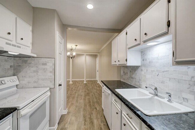 Foto del edificio - 2230 S Piney Point Rd