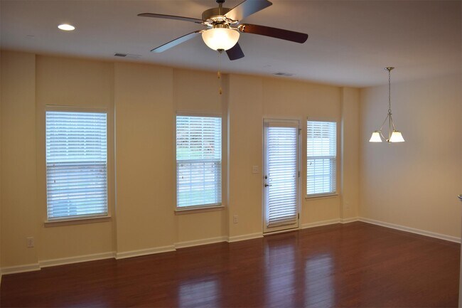 Photo - 2757 Silverthorn Dr Townhome
