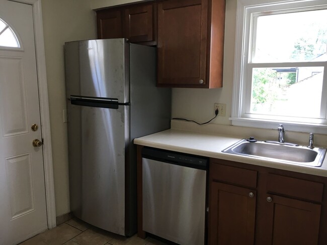Building Photo - **4-BEDROOM HOUSE W/ GARAGE IN NORTH COLUM...