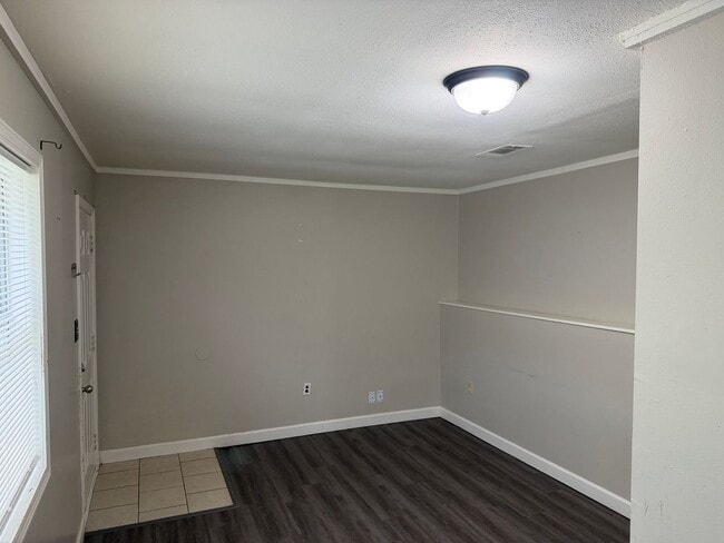 Foto del edificio - 2 Bed 1 Bath Duplex