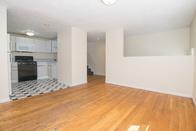 Building Photo - Allston 5bed 3bath townhouse - September 2026 Move in