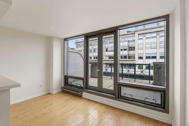 Building Photo - Penn Quarter Condo