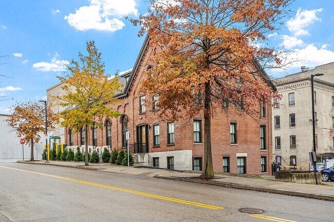 Building Photo - 205 Summer St