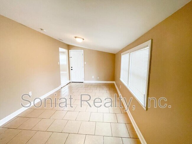 Building Photo - 4921 Kendall Dr