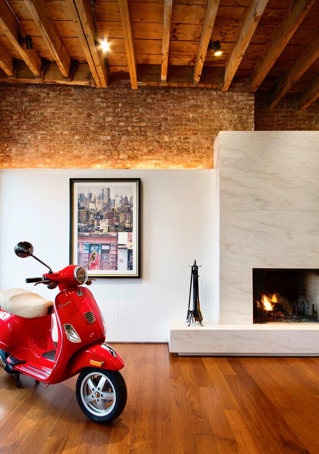 Foto del edificio - Prime SoHo - Stunning PH Loft with Roof