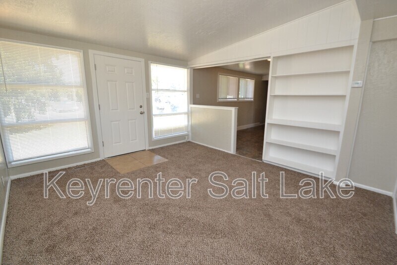 Primary Photo - 790 E 8425 S