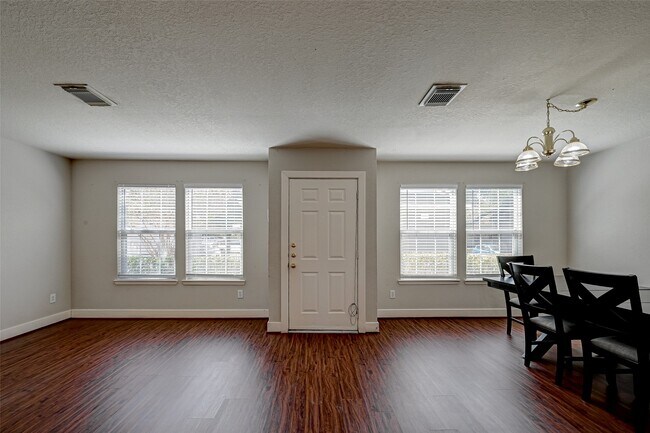 Foto del edificio - 7603 Chalk Hill