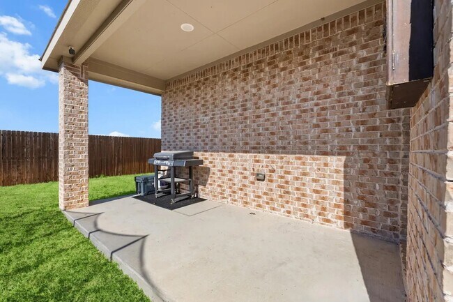 Building Photo - 7101 Crepe Myrtle Ave