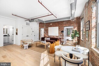 Building Photo - 901 King St