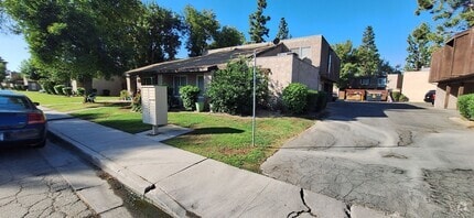Building Photo - 2105 Pinon Springs Cir