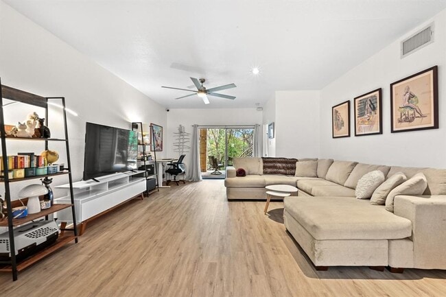 Foto del edificio - 2450 Wickersham Ln