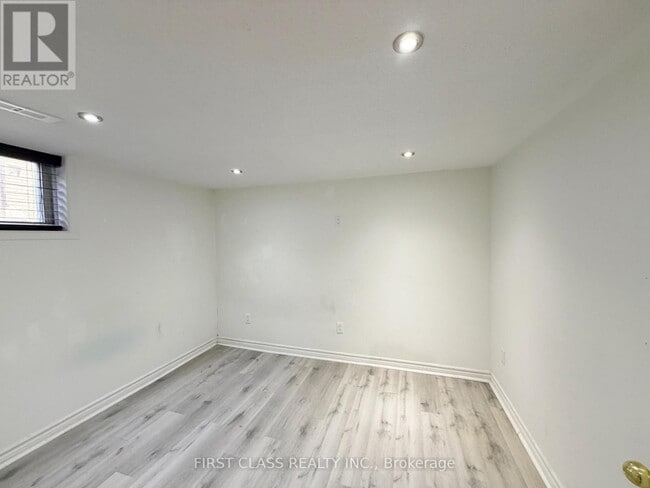 Building Photo - 15 Leahann Dr