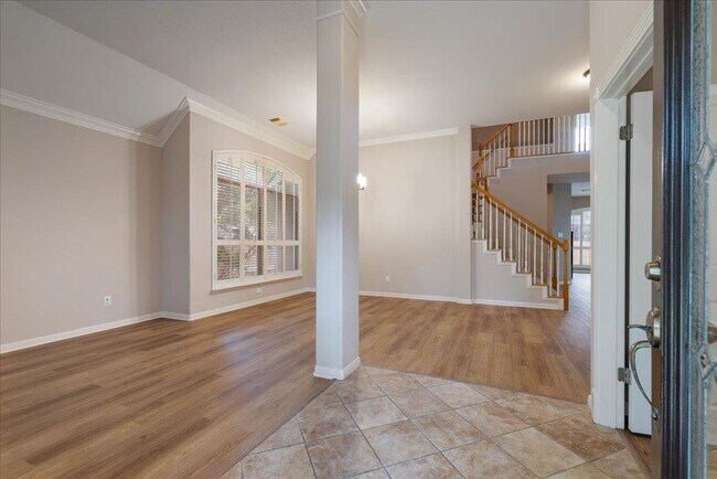Foto del edificio - 1414 Dapplegrey Ln