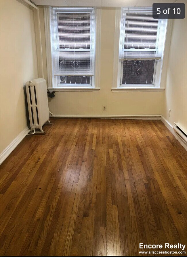 Foto del edificio - 352 Riverway