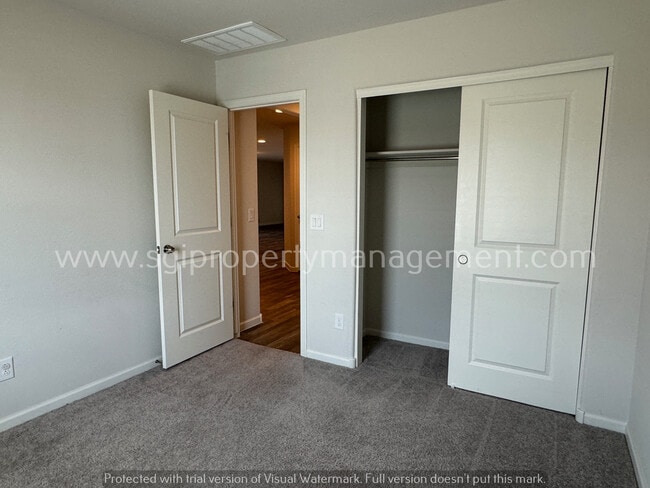 Building Photo - 2058 E Julian Dr