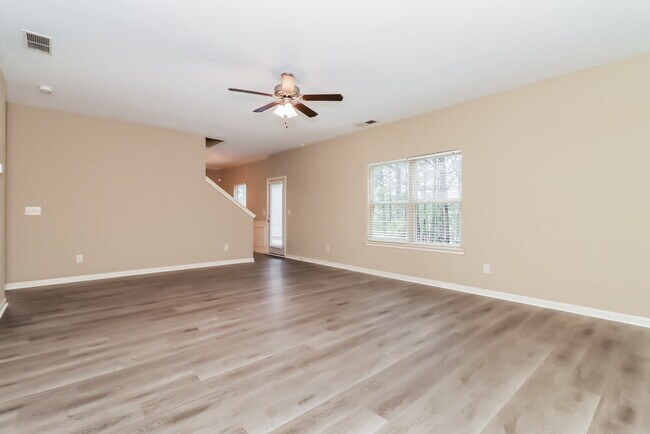 Foto del edificio - 293 Camellia Way