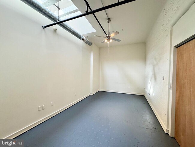Building Photo - 431 Fairmount Ave