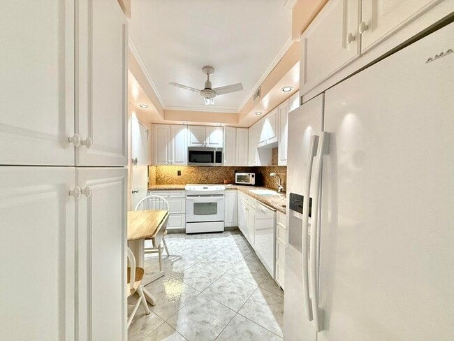 Building Photo - 4250 Galt Ocean Dr
